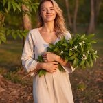 Neem Leaf Extract: Purifies oily skin, combats acne-causing bacteria, soothes inflammation, and promotes wound healing
